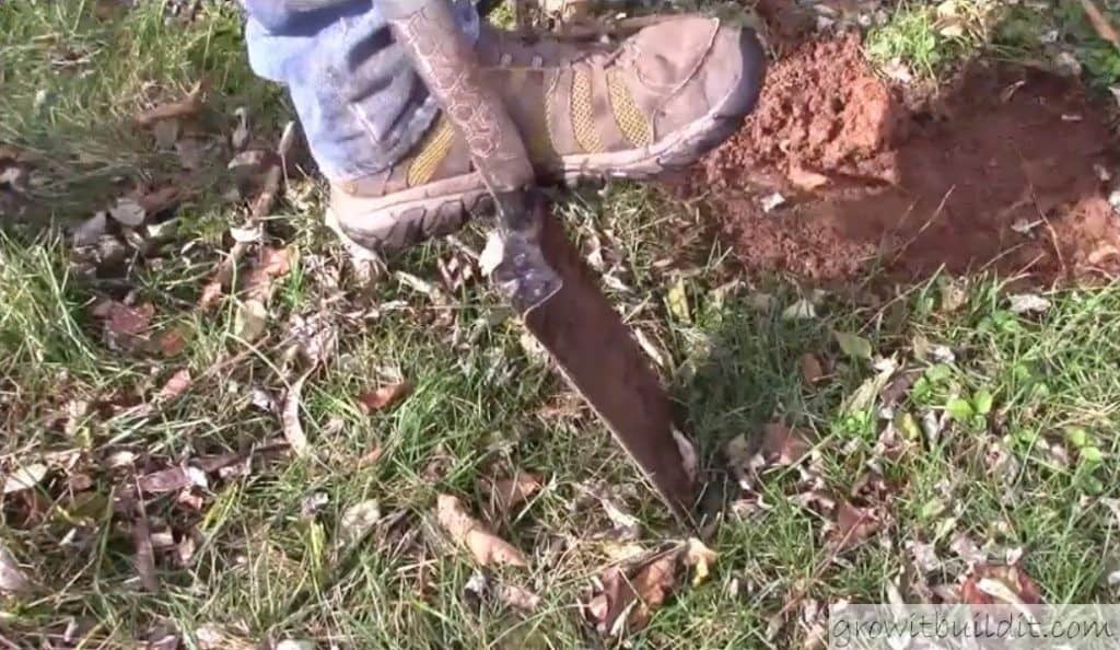 Illustrated guide how to remove grass / clear sod for a garden by hand