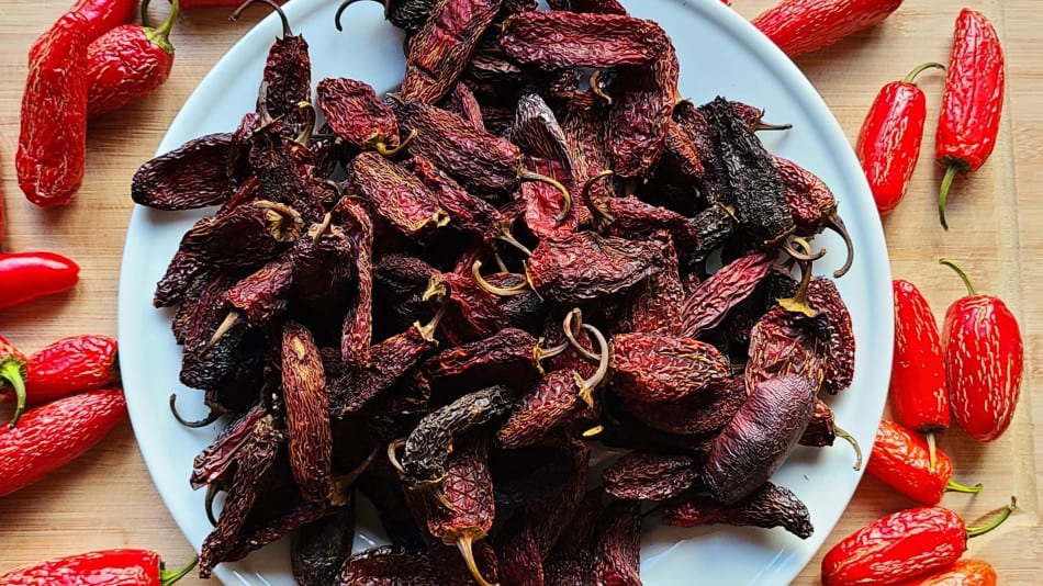 https://growitbuildit.com/wp-content/uploads/2023/10/smoked-peppers.jpg?utm_source=chatgpt.com